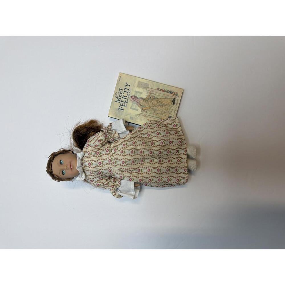 American girl doll Felicity 6 inches with book